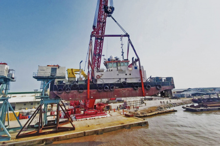Mammoet MTC lifts multicat vessel in Lagos - анонс