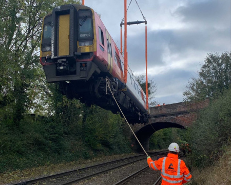 Ainscough Crane Hire responds to train crash emergency  - анонс