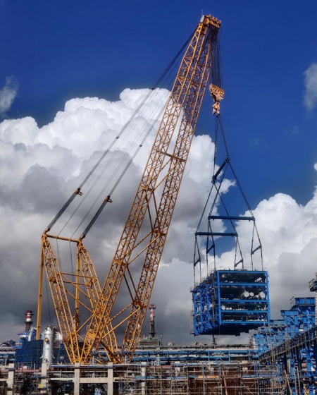 Sarens SGC-120 crane performs super-heavy lifts at Indian refinery project - анонс